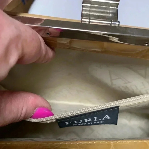 FURLA Women’s Purse,Vintage.couple of tiny call outs see pictures. Great bag❣️ - Picture 8 of 10